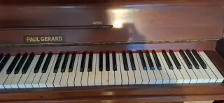 Piano de madera