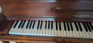 Piano de madera