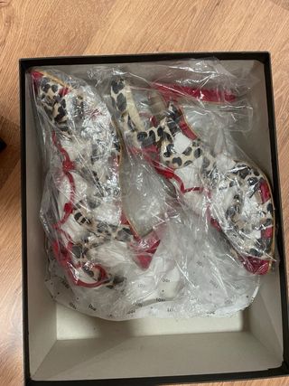 Zapatos Lodi tacón leopardo y rojo