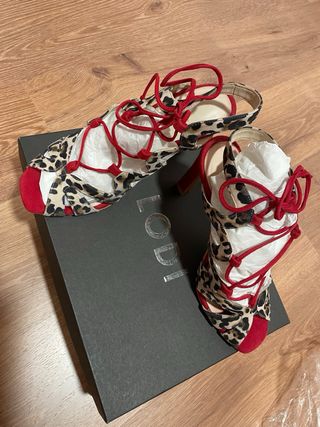 Zapatos Lodi tacón leopardo y rojo