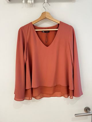 Blusa Zara manga larga volantes talla XS