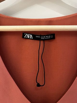 Blusa Zara manga larga volantes talla XS