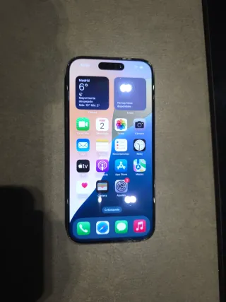 iPhone 15 Pro con 2 custodie