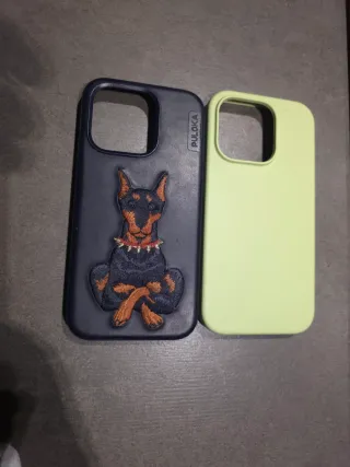 iPhone 15 Pro con 2 custodie