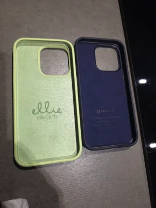 iPhone 15 Pro con 2 custodie