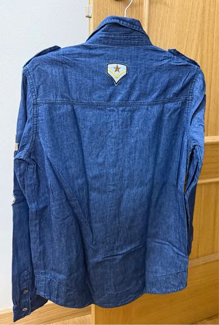 Camisa vaquera azul con parches
