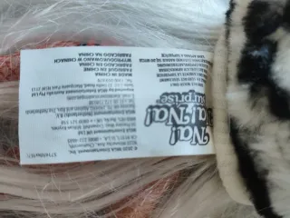 Muñeca Na Na Na! con diadema