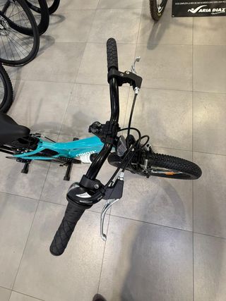 Bicicleta infantil color turquesa