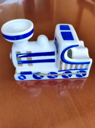 Cenicero de porcelana  diseño  locomotora tren