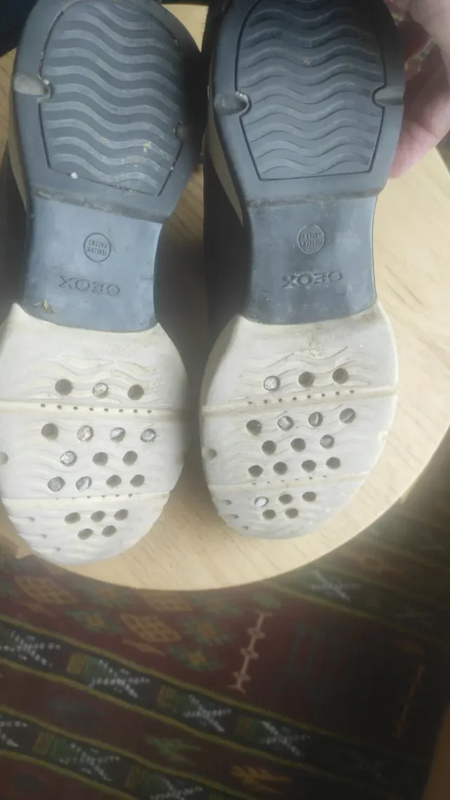 Zapatillas Geox Negras y Blancas