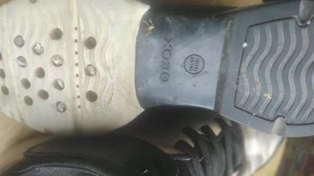 Zapatillas Geox Negras y Blancas