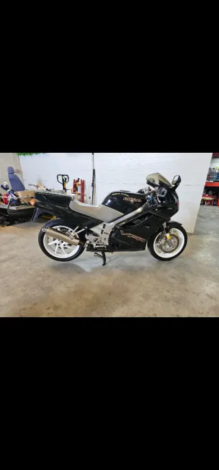 Honda VFR 750cc RC36