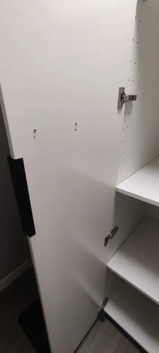 Armario Metod Ikea con tiradores y ruedas