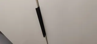 Armario Metod Ikea con tiradores y ruedas