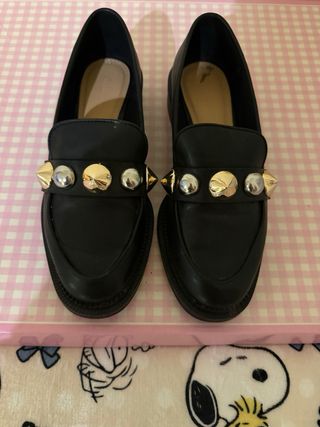 Mocassini neri con borchie oro e argento