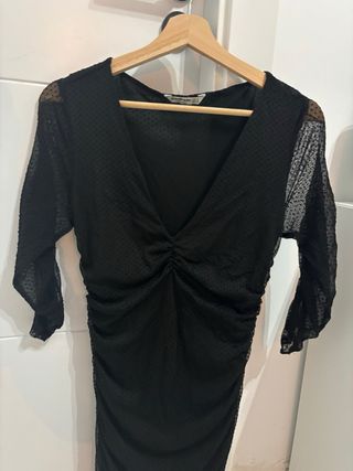 Vestido negro Stradivarius
