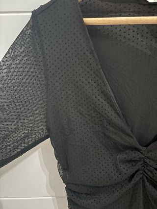 Vestido negro Stradivarius