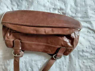 Bolso de piel marrón