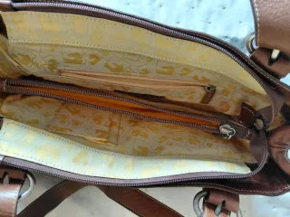 Bolso de piel marrón