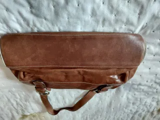 Bolso de piel marrón