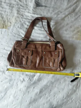 Bolso de piel marrón