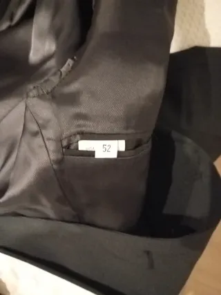 Traje azul marino con ralla diplomática