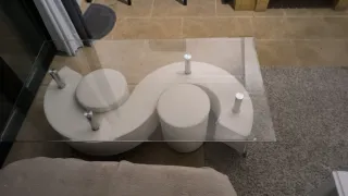 Mesa de centro cristal y piel blanca