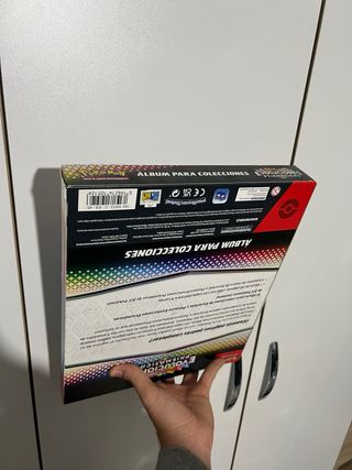 Álbum Pokémon Evoluciones Prismáticas + 5 Sobres