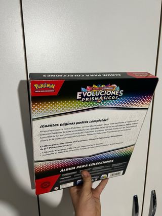 Álbum Pokémon Evoluciones Prismáticas + 5 Sobres