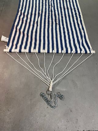 Hamaca de tela a rayas azul y blanca