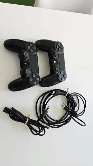 Consola Sony PS4 Negra mas 2 mandos