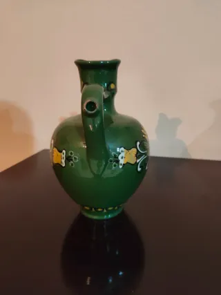 Jarra de cerámica húngara antigua