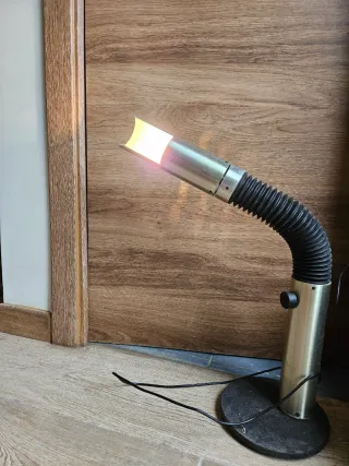 Lámpara de mesa metal y plástico