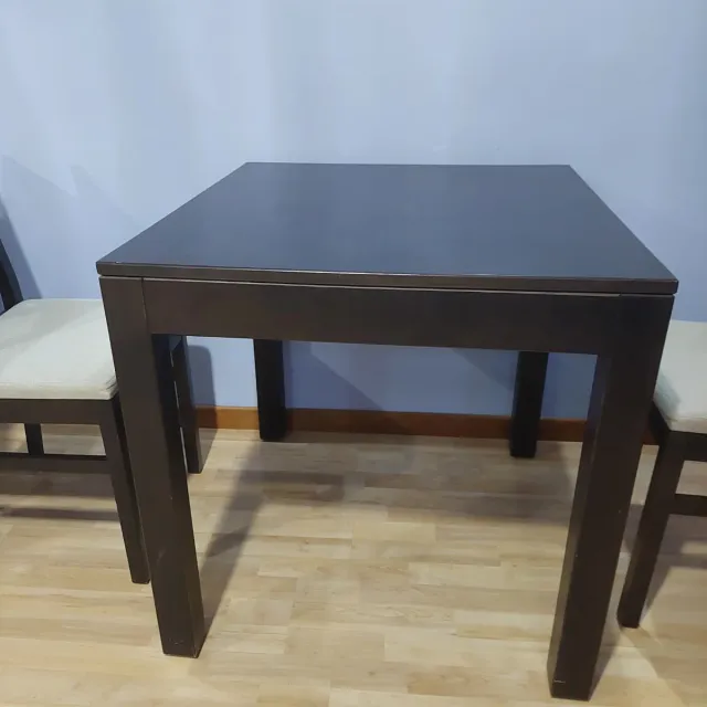 Mesa y sillas para restaurante