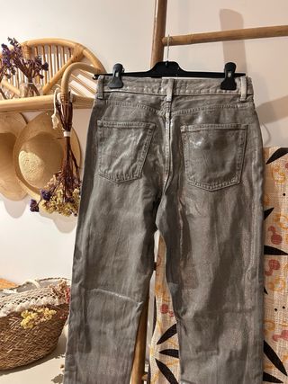 Pantalones vaqueros plateados brillantes