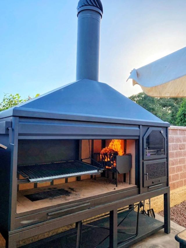 Barbacoa da cantiere con cappa