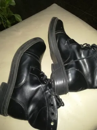 Stivaletti neri con borchie