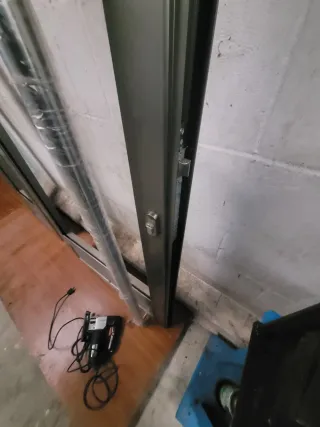 puerta aluminio portal viviendas