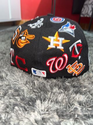 Gorra Supreme Negra Multimarca MLB