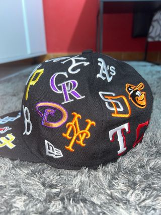 Gorra Supreme Negra Multimarca MLB