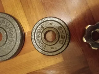 Set di manubri cromati con 2 barre e dischi