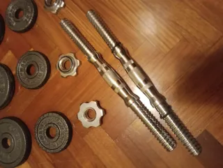 Set di manubri cromati con 2 barre e dischi