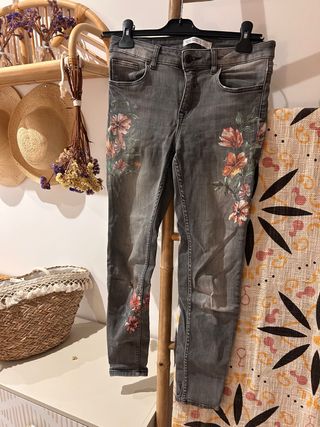 Zara Jeans Gris Estampado Flores