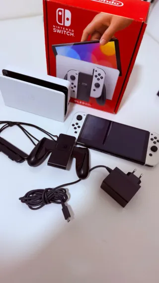 Nintendo Switch OLED Bianca Completa
