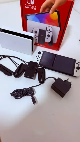 Nintendo Switch OLED Bianca Completa