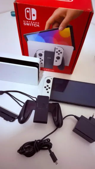 Nintendo Switch OLED Bianca Completa