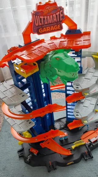 Pista Hot Wheels Ultimate Garage com Dinossauro