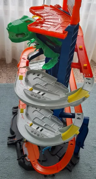Pista Hot Wheels Ultimate Garage com Dinossauro