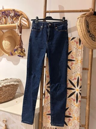 Jeans azules de tiro alto