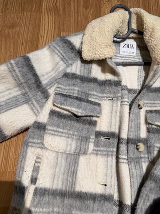 Chaqueta Zara cuadros gris y blanco
